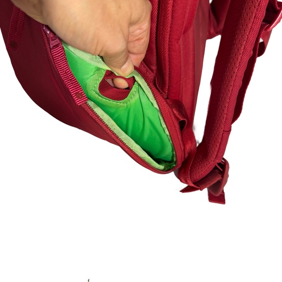 Incase ICON Backpack 23L Signal Red Backpack Modern Design Durable - Picture 9 of 11